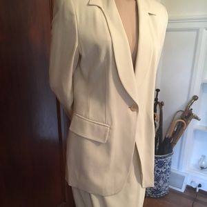 Escada Skirt Suit in Cream, size 38 (6/8)